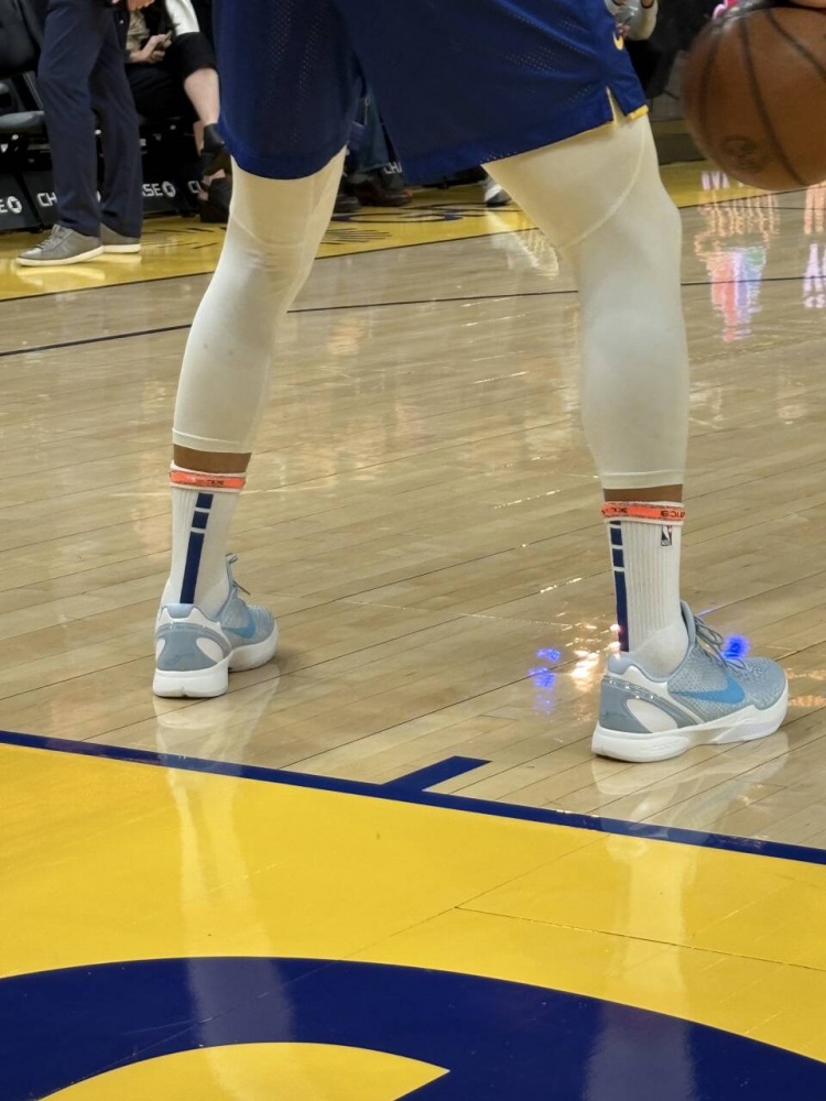 开云电子-梦幻联动~库里今天上脚科比6战靴 配色为凯特琳·克拉克专属