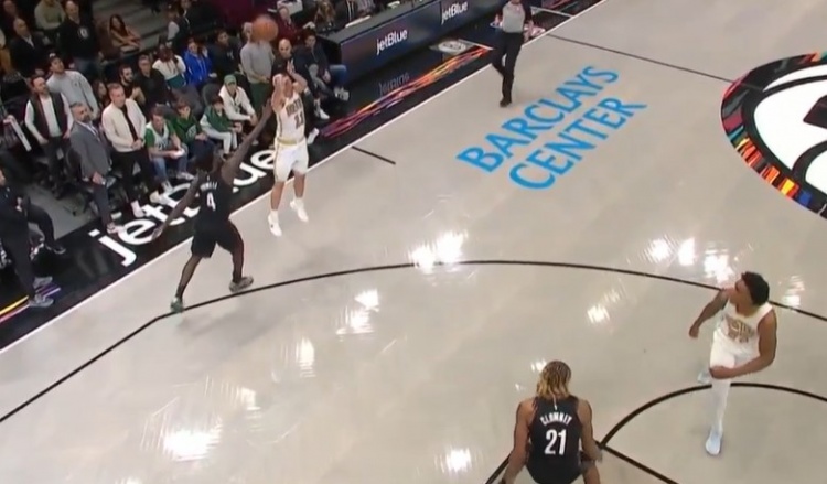 开云登录入口地址-续命！豪泽长甩&amp;威廉姆斯不停球传球 普理查德虚晃后仰三分命中